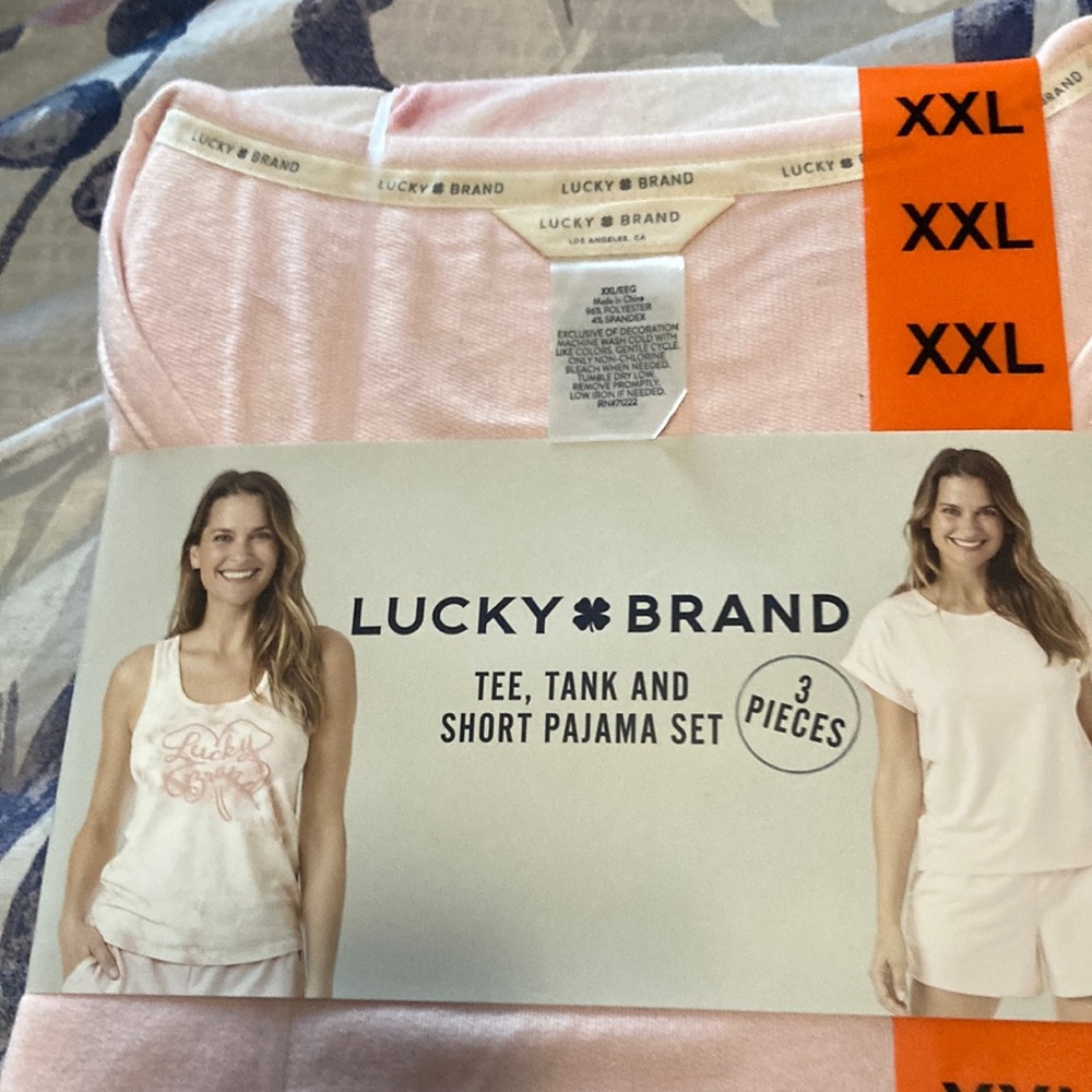 Lucky 🍀 brand 3 pieces tee ,tank,short, set